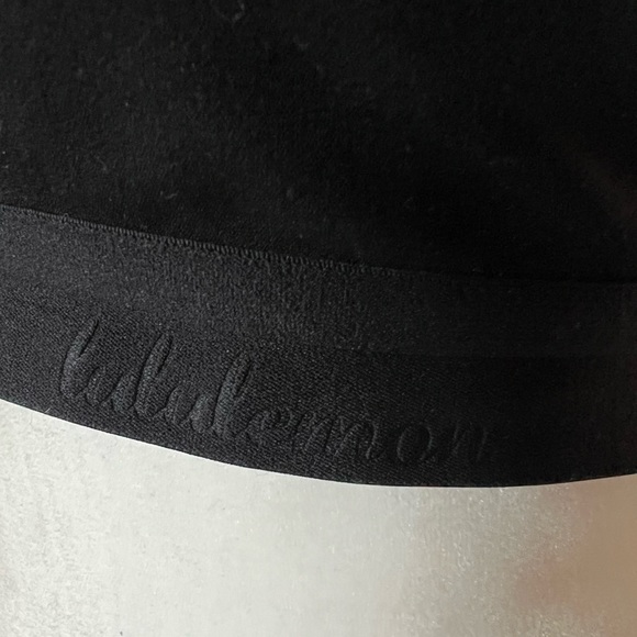 Lululemon 🍋  A Little Bit Closer Bralette Size Large - Picture 6 of 10